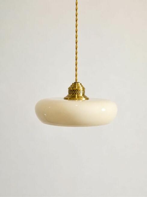 Lampa wisząca z kloszem typu beret