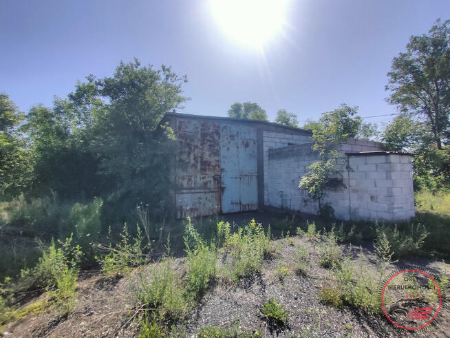 Działka inwestycyjna o powierzchni 3595 m² z magazynem około 300 m²