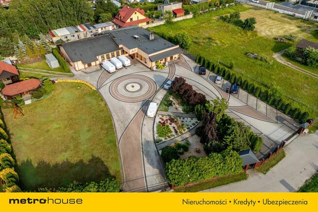 Działający zakład cukierniczy z wyposażeniem