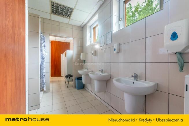 Działający zakład cukierniczy z wyposażeniem