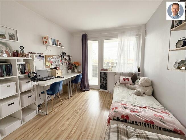 52m z osobną kuchnią. Balkon. 7 min. spacer nad morze.