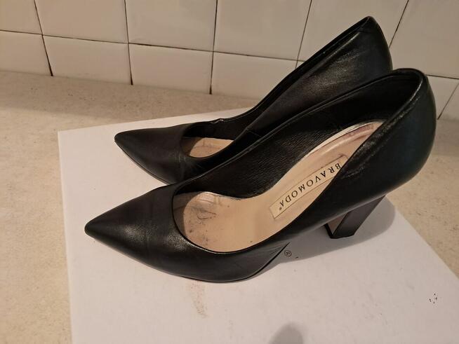 Buty damskie – skórzane czółenka czarne „BRAVOMODA”
