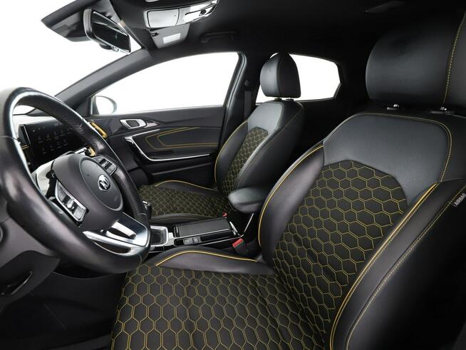 Kia XCeed klima auto półskóra grzane fotele i kierownica navi kamera i czujniki