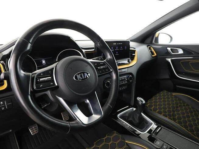 Kia XCeed klima auto półskóra grzane fotele i kierownica navi kamera i czujniki