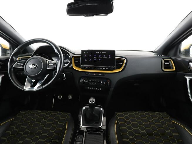 Kia XCeed klima auto półskóra grzane fotele i kierownica navi kamera i czujniki