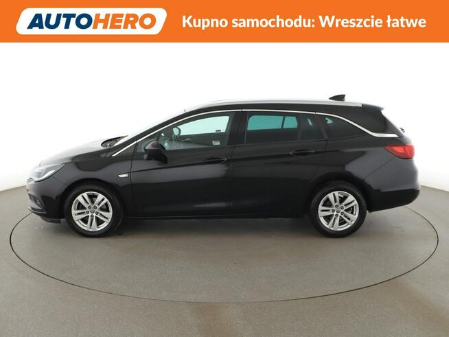 Opel Astra navi klima auto grzane fotele i kierownica kamera i czujniki parkowani