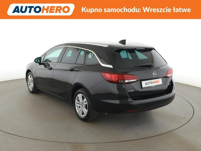 Opel Astra navi klima auto grzane fotele i kierownica kamera i czujniki parkowani