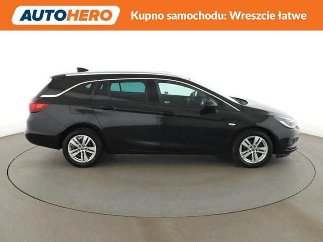 Opel Astra navi klima auto grzane fotele i kierownica kamera i czujniki parkowani