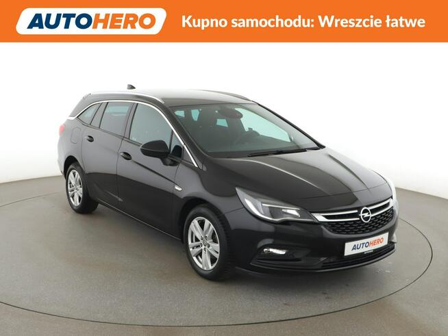 Opel Astra navi klima auto grzane fotele i kierownica kamera i czujniki parkowani