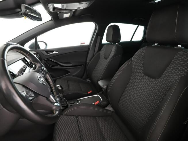 Opel Astra navi klima auto grzane fotele i kierownica kamera i czujniki parkowani
