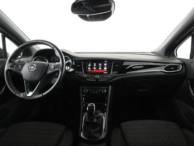 Opel Astra navi klima auto grzane fotele i kierownica kamera i czujniki parkowani