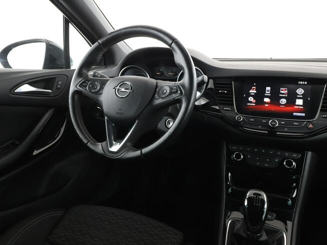 Opel Astra navi klima auto grzane fotele i kierownica kamera i czujniki parkowani