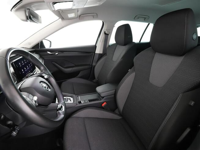 Škoda Octavia 2.0TDI Automat Ambition Klima Nawigacja Tempomat Grzane Fotele PDC LED