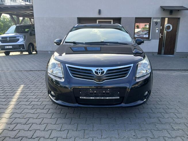 Toyota Avensis 2.2D4D klimatronik alufelgi kamera tempomat navi stan BDB
