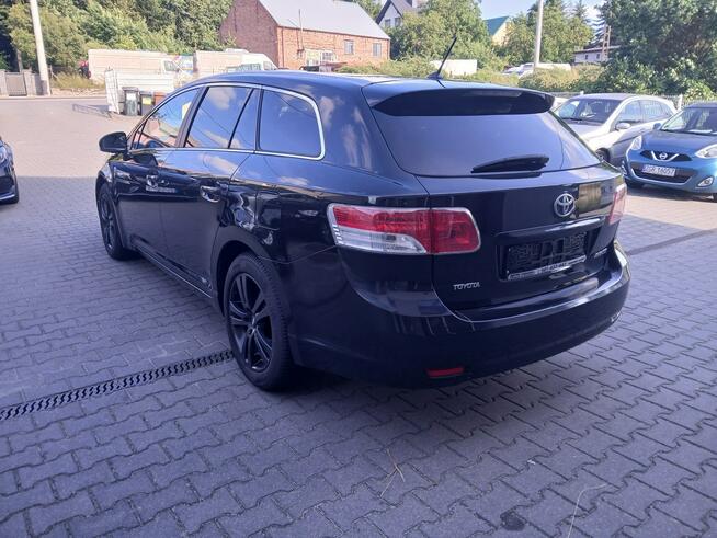Toyota Avensis 2.2D4D klimatronik alufelgi kamera tempomat navi stan BDB