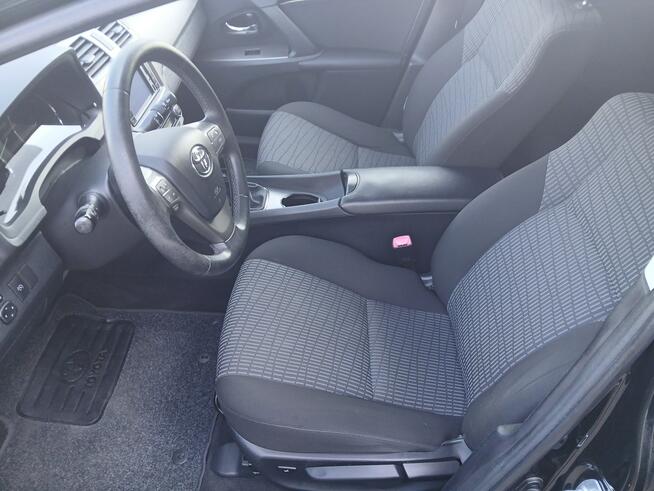Toyota Avensis 2.2D4D klimatronik alufelgi kamera tempomat navi stan BDB