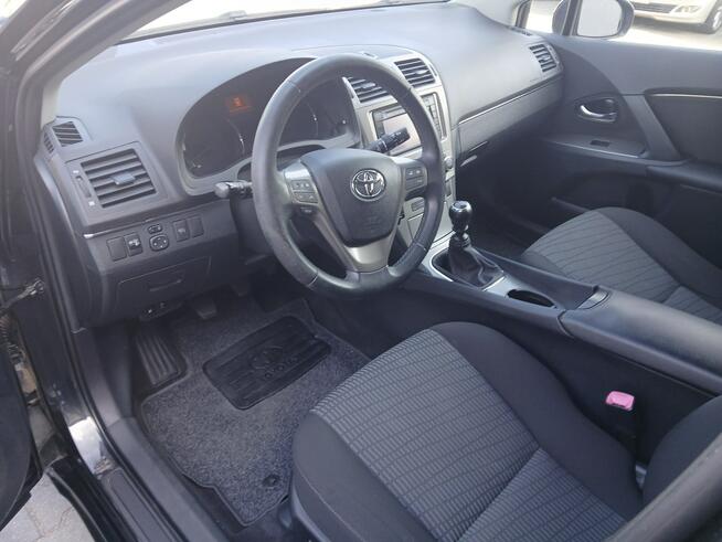 Toyota Avensis 2.2D4D klimatronik alufelgi kamera tempomat navi stan BDB
