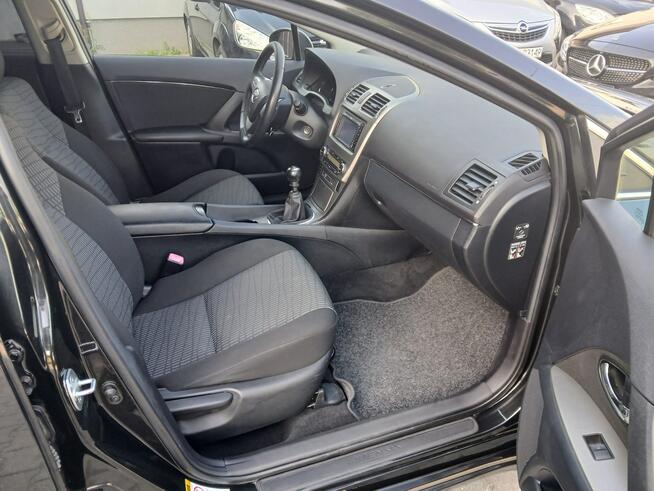 Toyota Avensis 2.2D4D klimatronik alufelgi kamera tempomat navi stan BDB