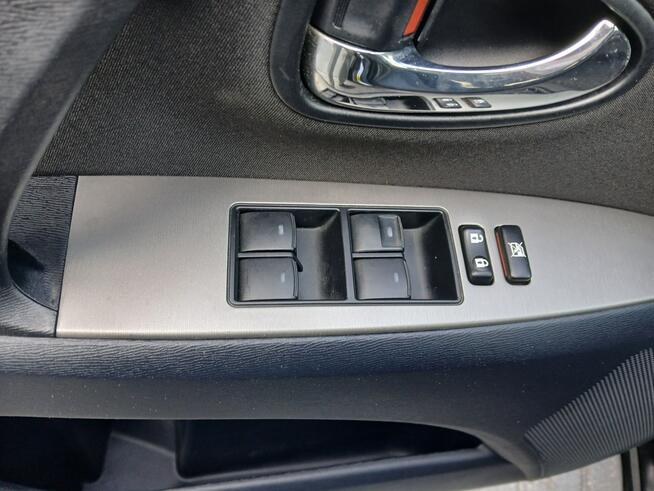 Toyota Avensis 2.2D4D klimatronik alufelgi kamera tempomat navi stan BDB