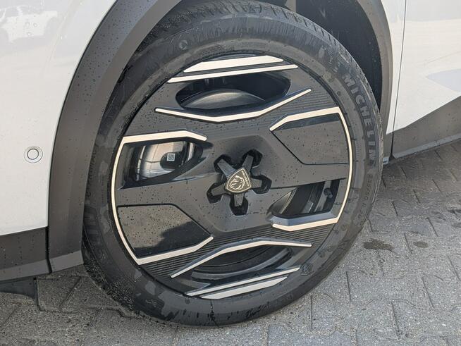 Peugeot 3008 PLUG IN 225 / GT Exclusive / Panorama / FOCAL / Alcantara / Felgi 20"