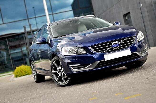 Volvo V60 LiFT Ocean Race 2,0 D4 181Km Ledy Skóra Navi Full Opcja