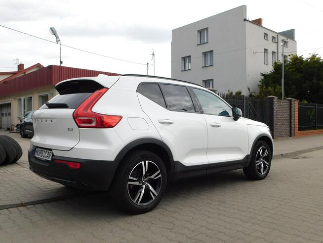 Volvo XC 40 2.0B3 BEZWYPADKOWY Black Edition Model 2024r