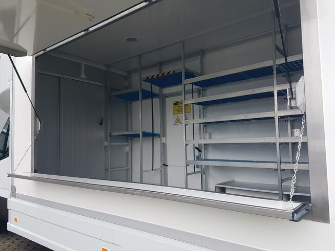 Iveco Daily SKLEP BAR FOODTRUCK KONTENER NISKOPODŁOGOWY 4,44x2,23x2,42 KLIMA