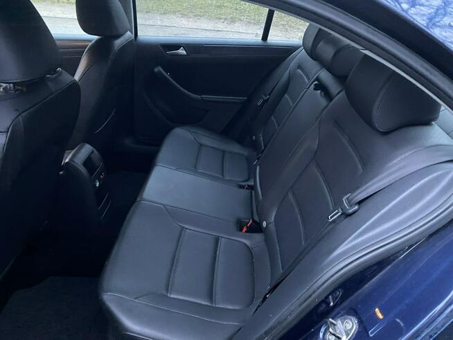 Volkswagen Jetta Benzyna, automat ,skóry, tempomat, opony wielosezonowe, Isofix