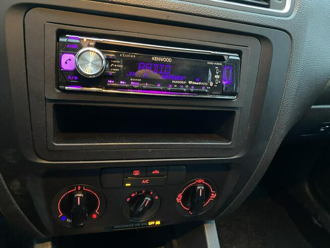 Volkswagen Jetta Benzyna, automat ,skóry, tempomat, opony wielosezonowe, Isofix