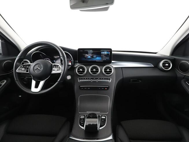 Mercedes C 180 lift automat full LED skóra/alcantara navi klima auto kamera i czujnik