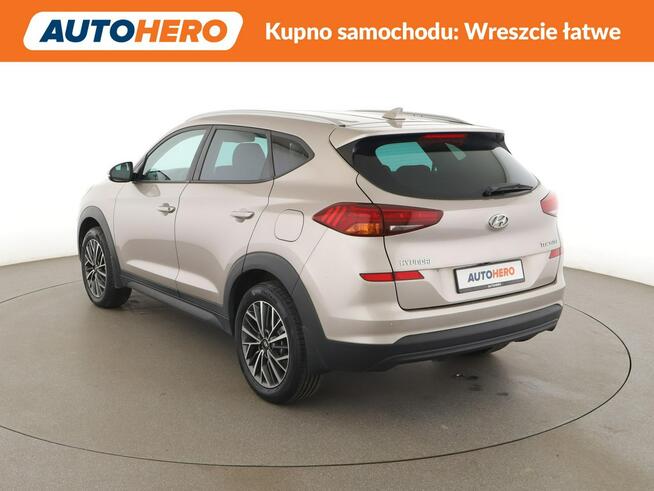 Hyundai Tucson klima auto navi grzane fotele kamera i czujniki parkowania