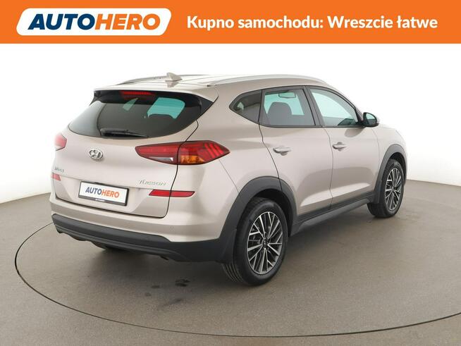 Hyundai Tucson klima auto navi grzane fotele kamera i czujniki parkowania