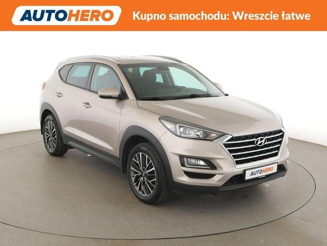 Hyundai Tucson klima auto navi grzane fotele kamera i czujniki parkowania
