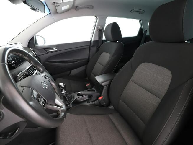 Hyundai Tucson klima auto navi grzane fotele kamera i czujniki parkowania
