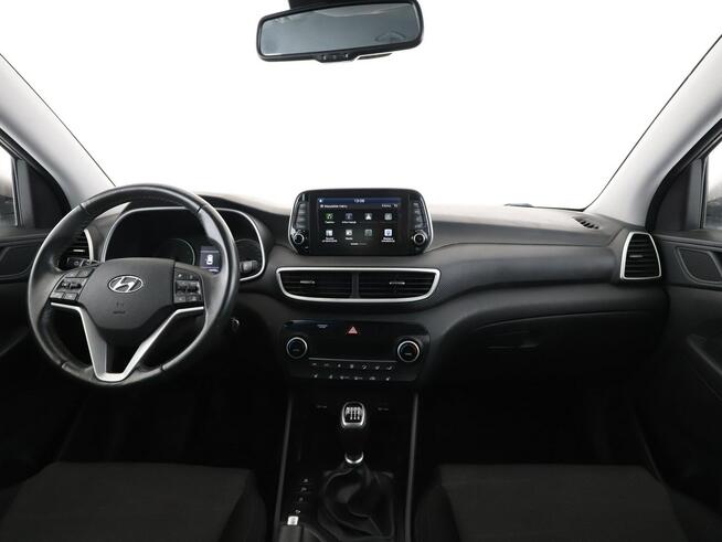 Hyundai Tucson klima auto navi grzane fotele kamera i czujniki parkowania