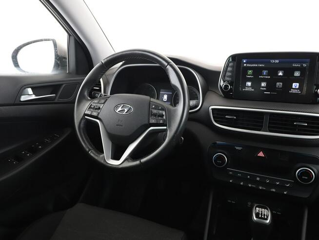Hyundai Tucson klima auto navi grzane fotele kamera i czujniki parkowania