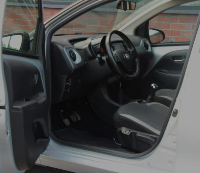 Toyota Aygo Navi*Klimatronik*GrzaneFotele*Kamera*Esp*Led*BT*Alu*Android*GwarVGS