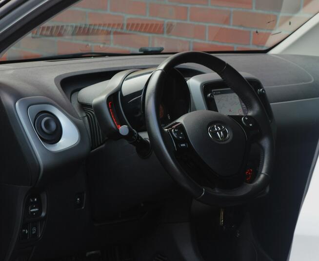 Toyota Aygo Navi*Klimatronik*GrzaneFotele*Kamera*Esp*Led*BT*Alu*Android*GwarVGS