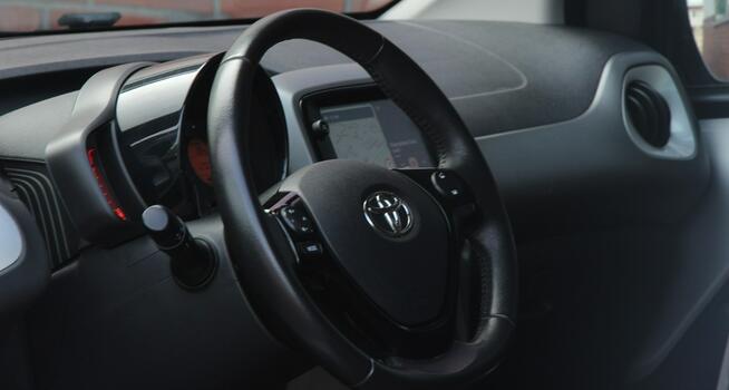Toyota Aygo Navi*Klimatronik*GrzaneFotele*Kamera*Esp*Led*BT*Alu*Android*GwarVGS