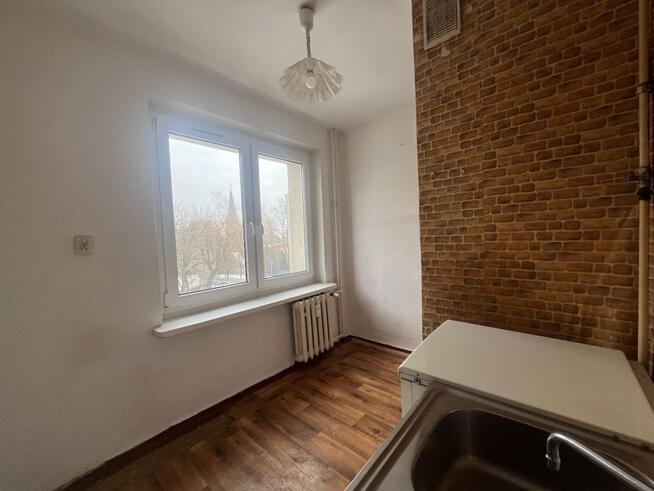 1 lub 2 pok do remontu 33m² + 4m² piwnica, parking