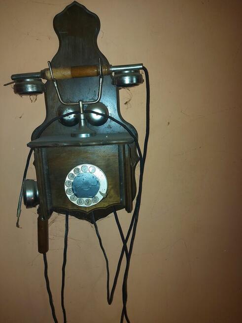 Dwa zabytkowe telefony