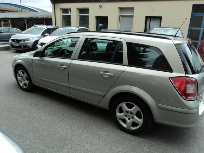 Opel Astra Caravan sprzedam ładnegoOPLA ASTRE Z 2007R 1,6 B+GAZ 105KM