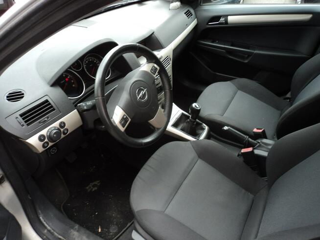 Opel Astra Caravan sprzedam ładnegoOPLA ASTRE Z 2007R 1,6 B+GAZ 105KM