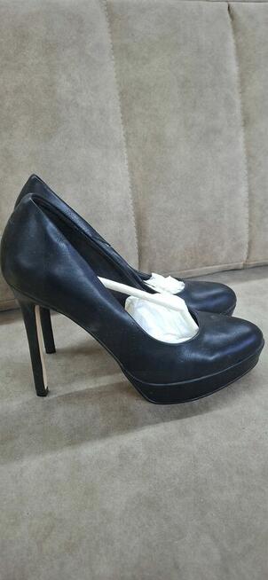 Buty damskie ze skóry firmy Buffalo rozmiar 39