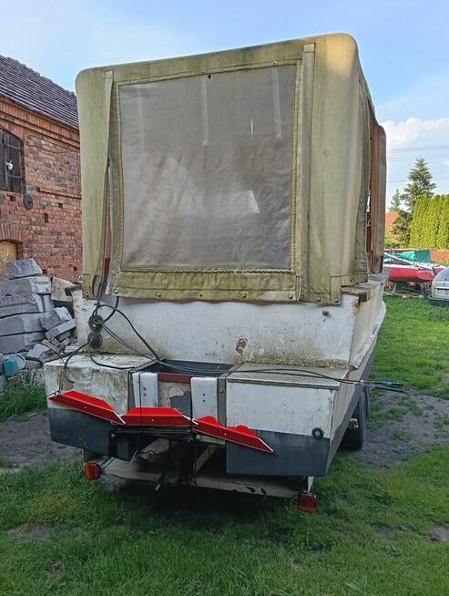 Kacht, Łódź kabinowa, motorówką