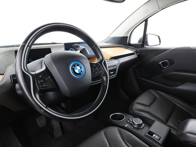 BMW i3 EV skóra duze ekrany pompa ciepła full LED grzane fotele navi