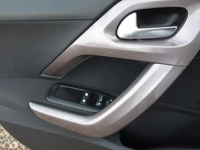 Peugeot 2008 2015r 1.2 benzyna 82km bezwypadkowy klima niski przebieg
