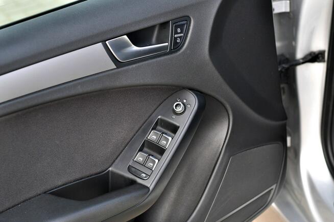 Audi A4 2.0TDI Lift Klimatronik Navi Alufelgi Parktronik