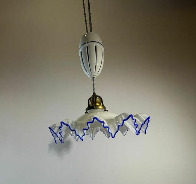Stara lampa wisząca kuchenna z przeciwwagą porcelanową
