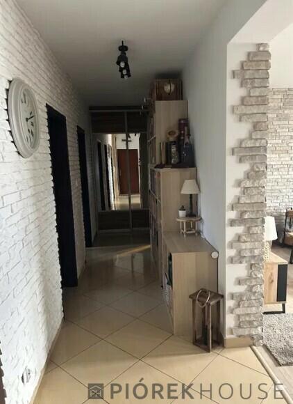 4-pokojowe mieszkanie w Markach